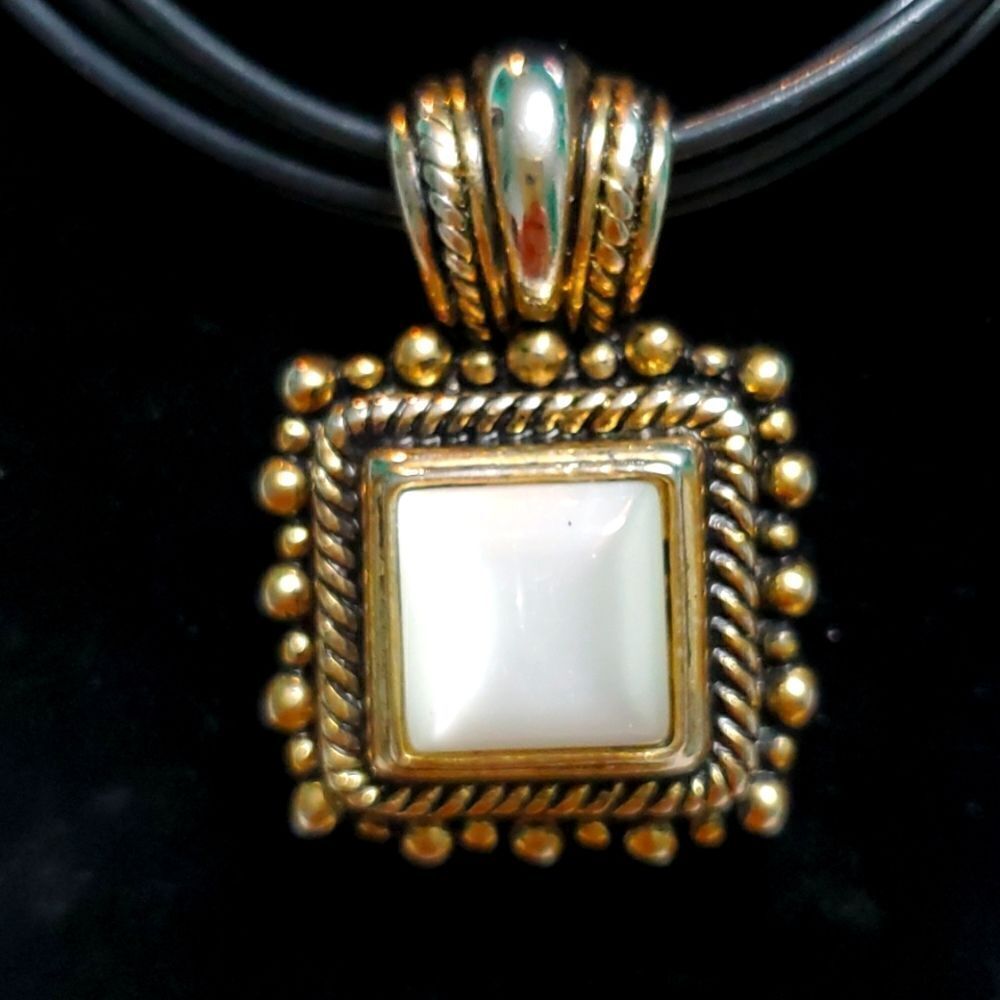 Vintage Mother of Pearl Necklace Earrings Set - Picture 3 of 6